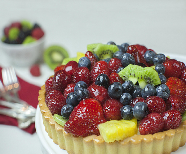 pie crust with mixed berries and kiwi