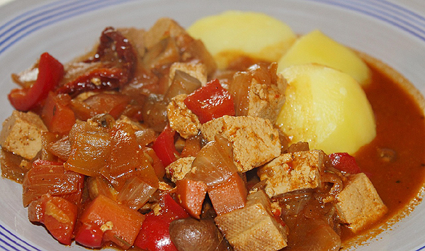 goulash with tofu and beans picture