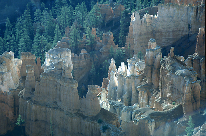 bryce canyon glowing rocks